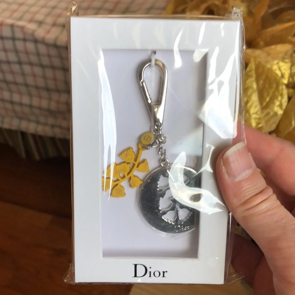 Dior Lily of the Valley Key Holder - Picture 8 of 8